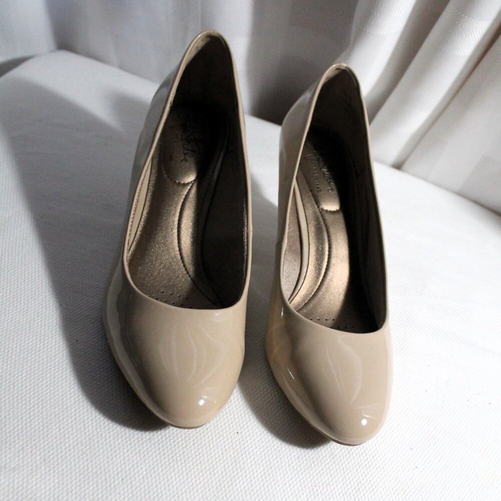 Life Stride Parigi Beige Patent Pumps, 9.5M, EUC - Picture 3 of 7